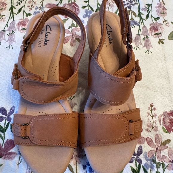 Sandales Clarks Ellis ADA - Cuir Marron Bride Cheville - Pointure US 7.5 M - Neuves Avec Boîte